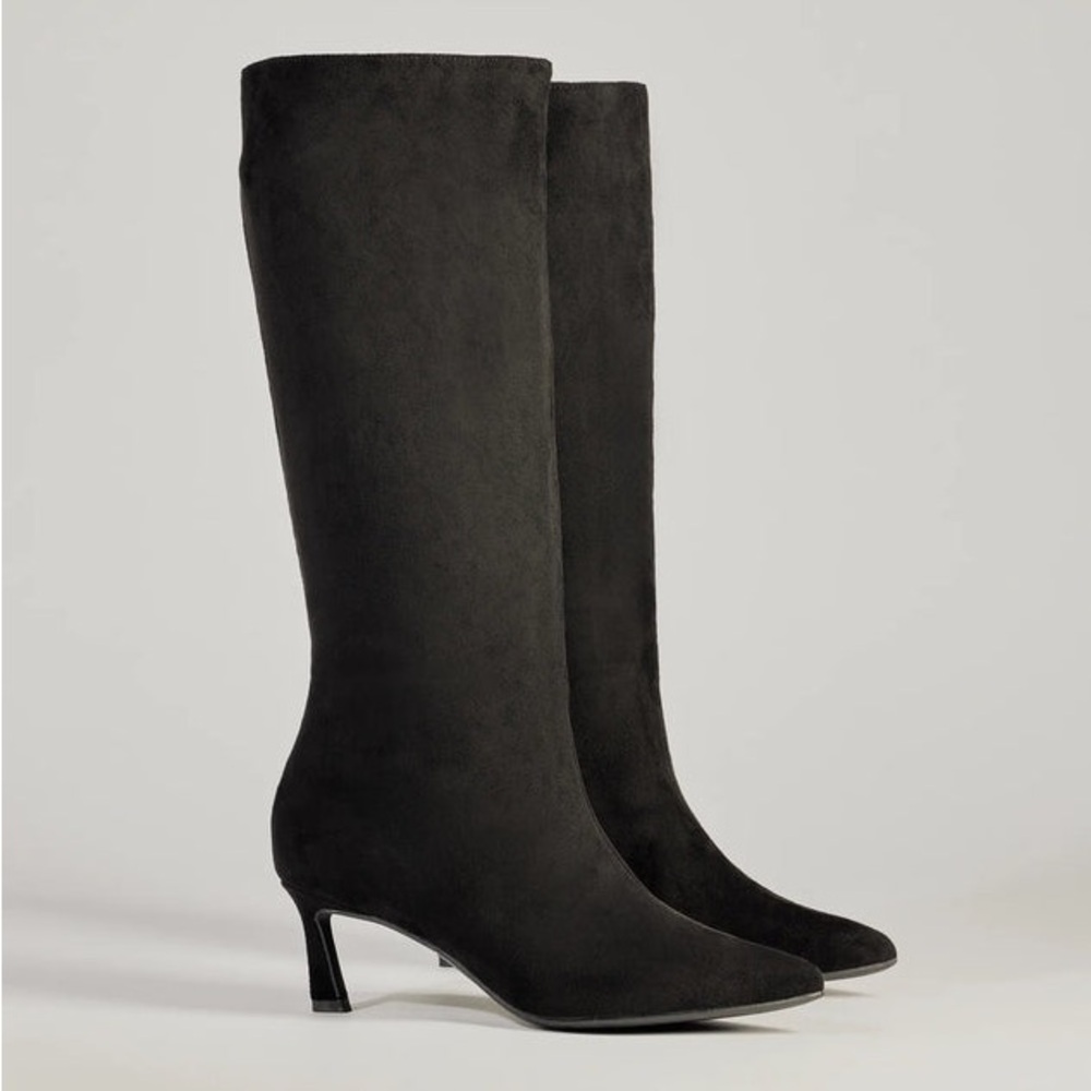 Brand new under the knee kitten heel boots size 9